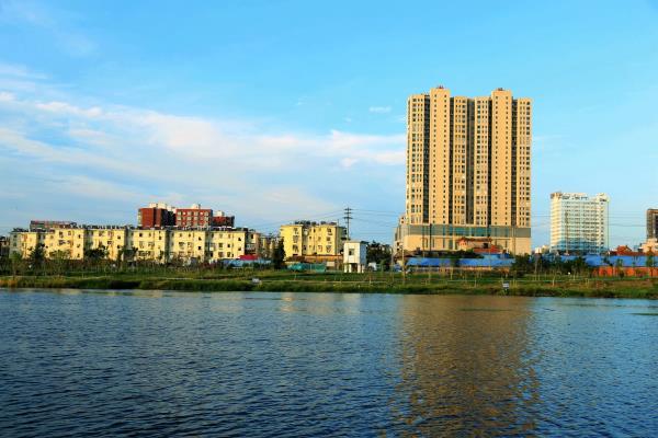 泥河（潘集袁莊段）水環境綜合治理工程初見成效：現在河道拓寬了、河水變清了、濕地泛綠了、樹木成行了，環境面貌顯署改善。