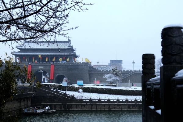 古城喜迎《久違的雪》