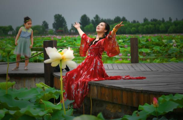 麟媛旗袍佳麗暢游焦崗湖