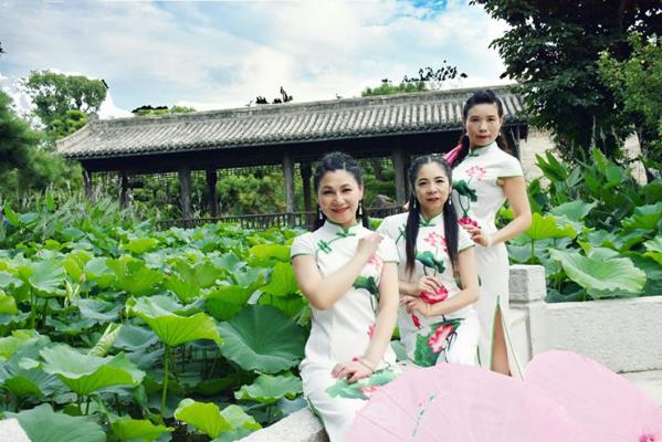 與荷共綻放