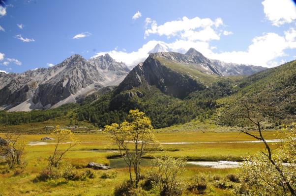 稻城亞丁夏諾多吉深神山