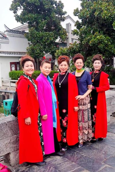 淮南“靚影模特藝術(shù)團(tuán)”游三河古鎮(zhèn)。