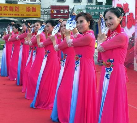 淮南紅梅藝術團慶祝“八一”建軍節社區匯演