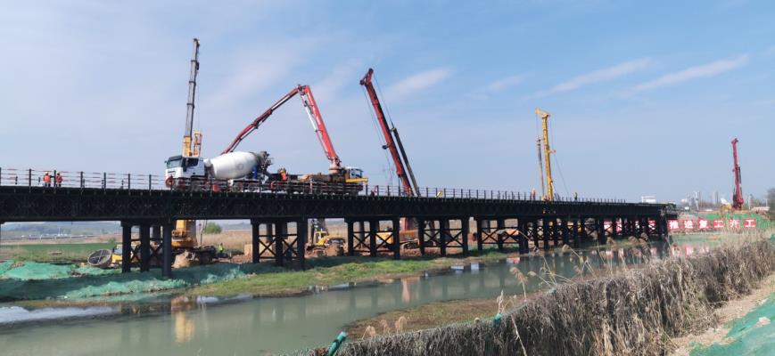 《建設(shè)中的淮南東津渡大橋》