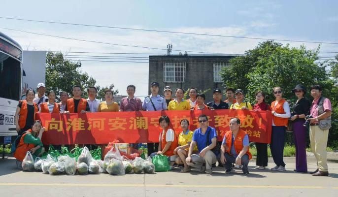 121愛心怡站和淮南圖片網開展看望“淮河守護人”活動?