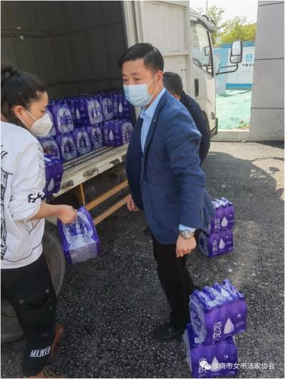 愛心助力不停步 慰問最美“逆行者”
