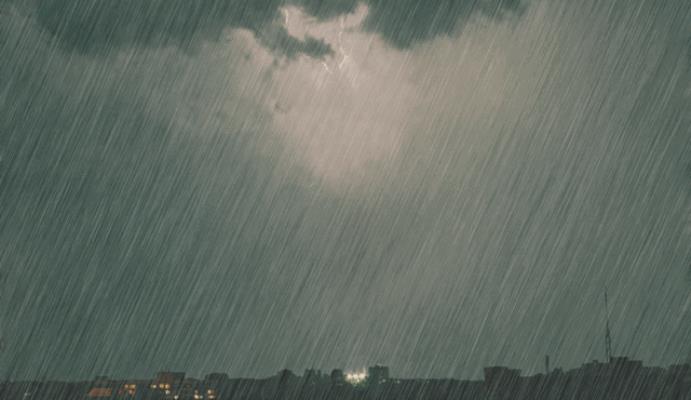 七律：初夏暴雨