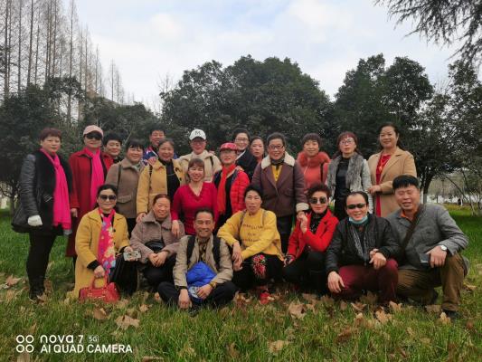 大年初一淮南聯(lián)合健康運動群，友友們偶遇徒步洞山公園，梅園，仙女湖，老龍眼水庫一路歡聲笑語健康運動。