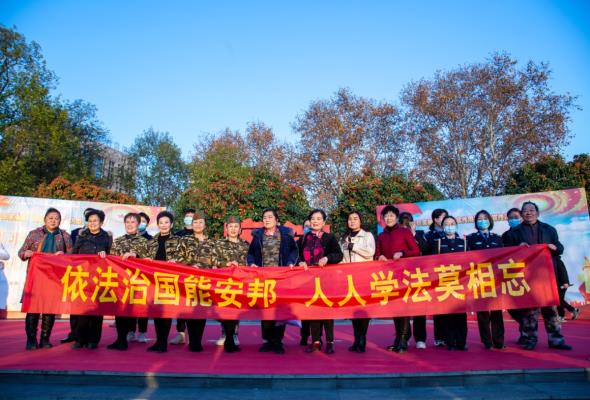 田家庵區關工委組織“五老”志愿者 參加田家庵區“憲法宣傳周”普法宣傳活動