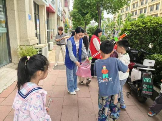 田家庵區朝陽街道理工大社區關工委開展愛護環境小衛士活動