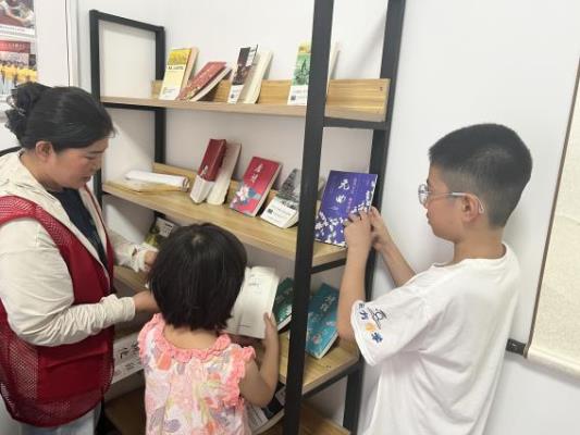 “五老”愛心伴暑期，安徽省龍泉街道關工委托教關懷暖童心