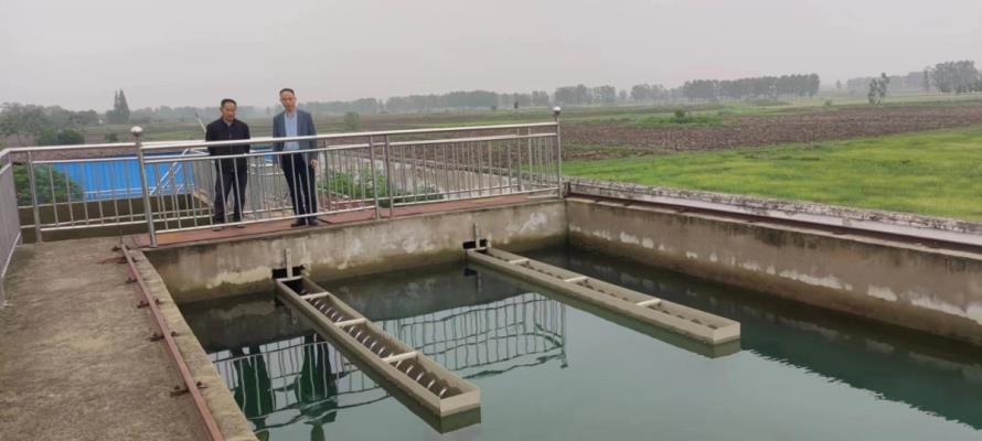 雙廟集鎮衛生協管對自來水廠夏季供水安全專項檢查