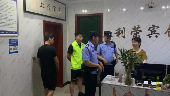 壽縣雙廟集鎮派出所積極開展夏季夜間治安巡邏防控工作
