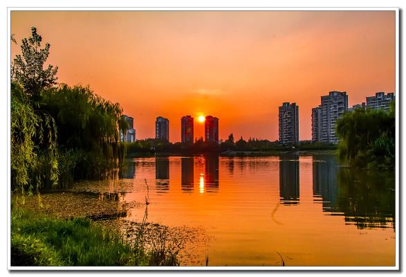 夕陽(yáng)西下的龍泉