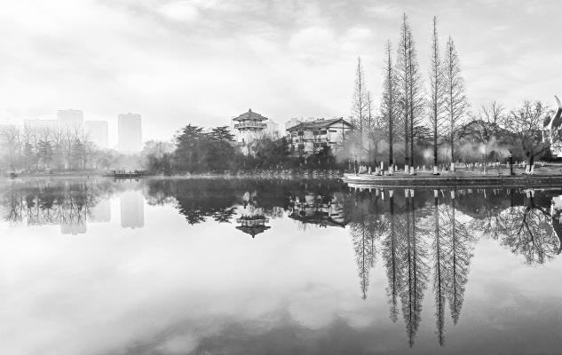 龍湖秋晨