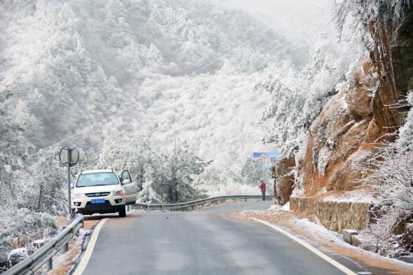 陽春三月：皖浙天路“唐古拉”現(xiàn)霧淞奇觀