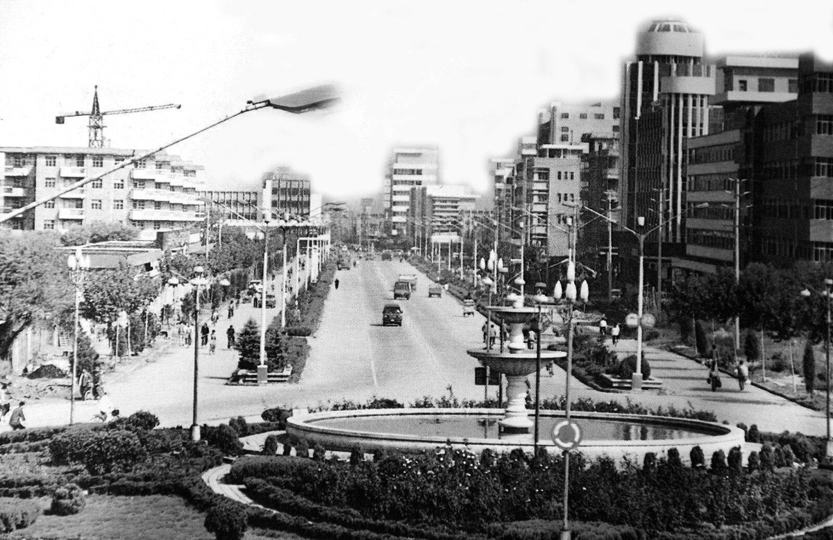 9龍湖路與朝陽路交叉大轉(zhuǎn)盤.jpg