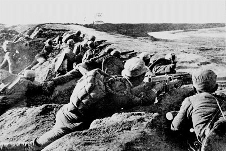 34新四軍在戰(zhàn)斗中_副本.jpg