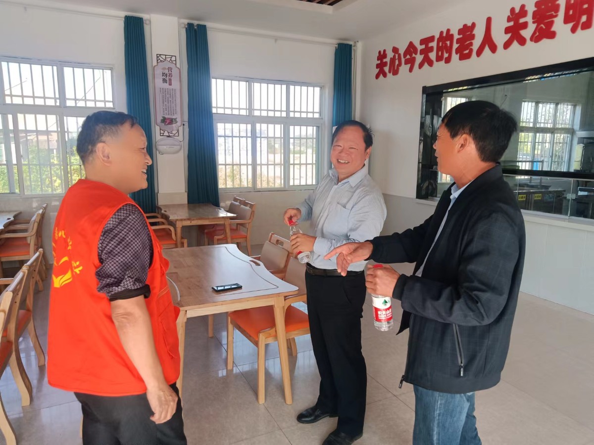 與院方交流.jpg 與院方交流.jpg