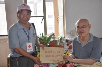 市紅十字會志愿者助陽光男孩戰病魔