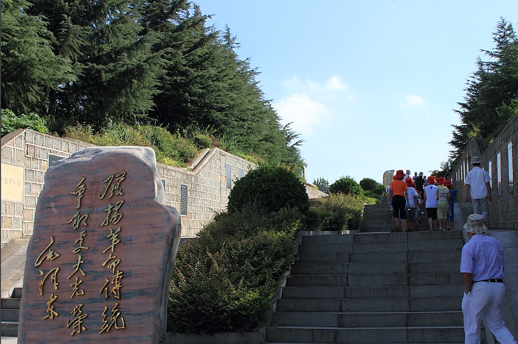 開展愛國主義和革命傳統(tǒng)教育