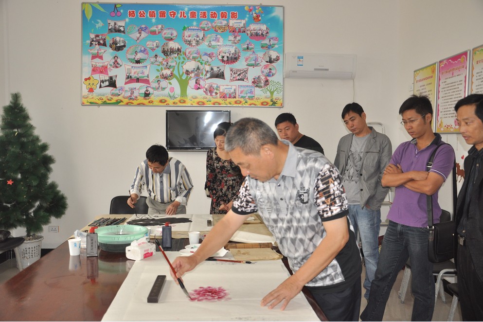 淮南民進(jìn)開展送文化下鄉(xiāng)活動(dòng)