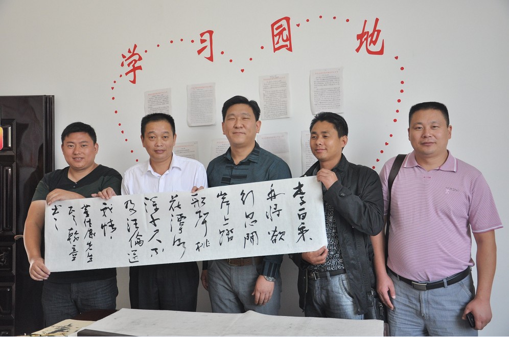 淮南民進(jìn)開展送文化下鄉(xiāng)活動(dòng)