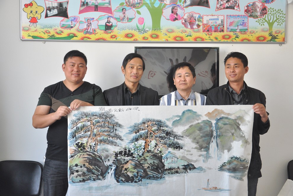 淮南民進(jìn)開展送文化下鄉(xiāng)活動(dòng)