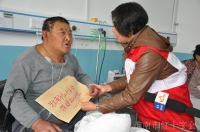 謝傻子，我們沒有忘記過您 —— 淮南市紅十字會看望病中“義丐”謝傻子