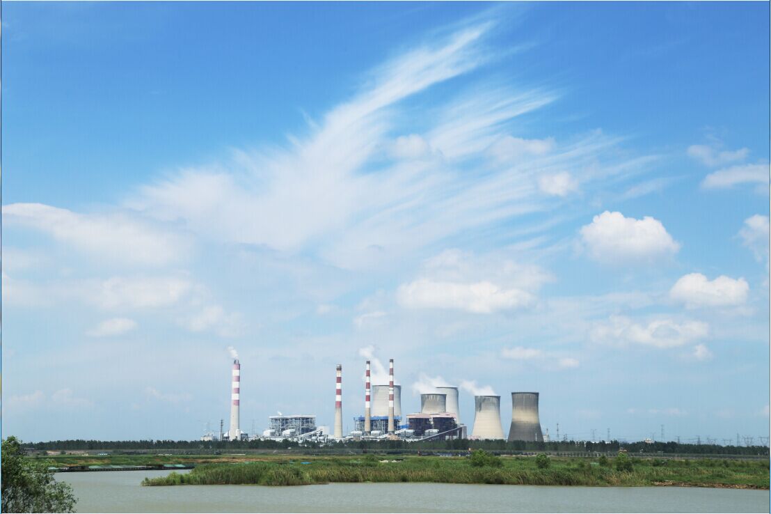 藍天下的煤電