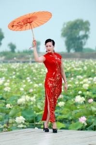 一道靚麗的風景線--焦崗湖旗袍秀