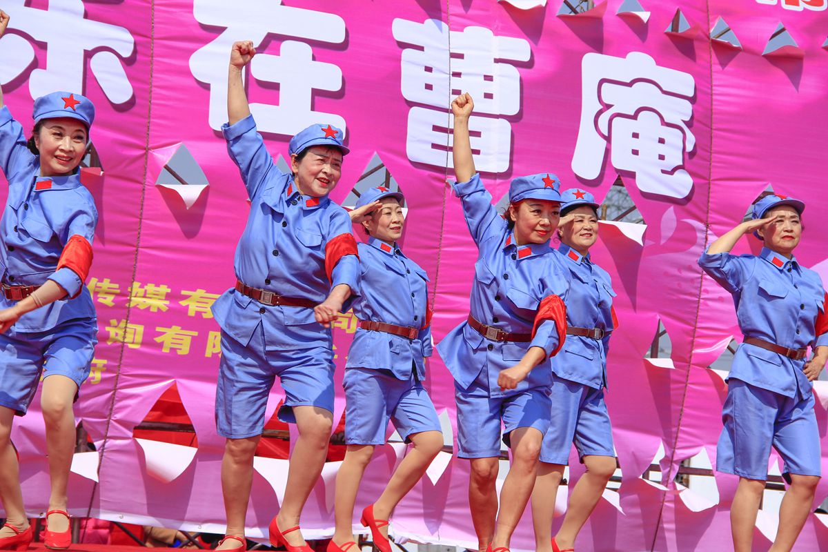第十界中國淮南桃花,草莓節(jié)。大型活動在曹俺鎮(zhèn)隆重開幕