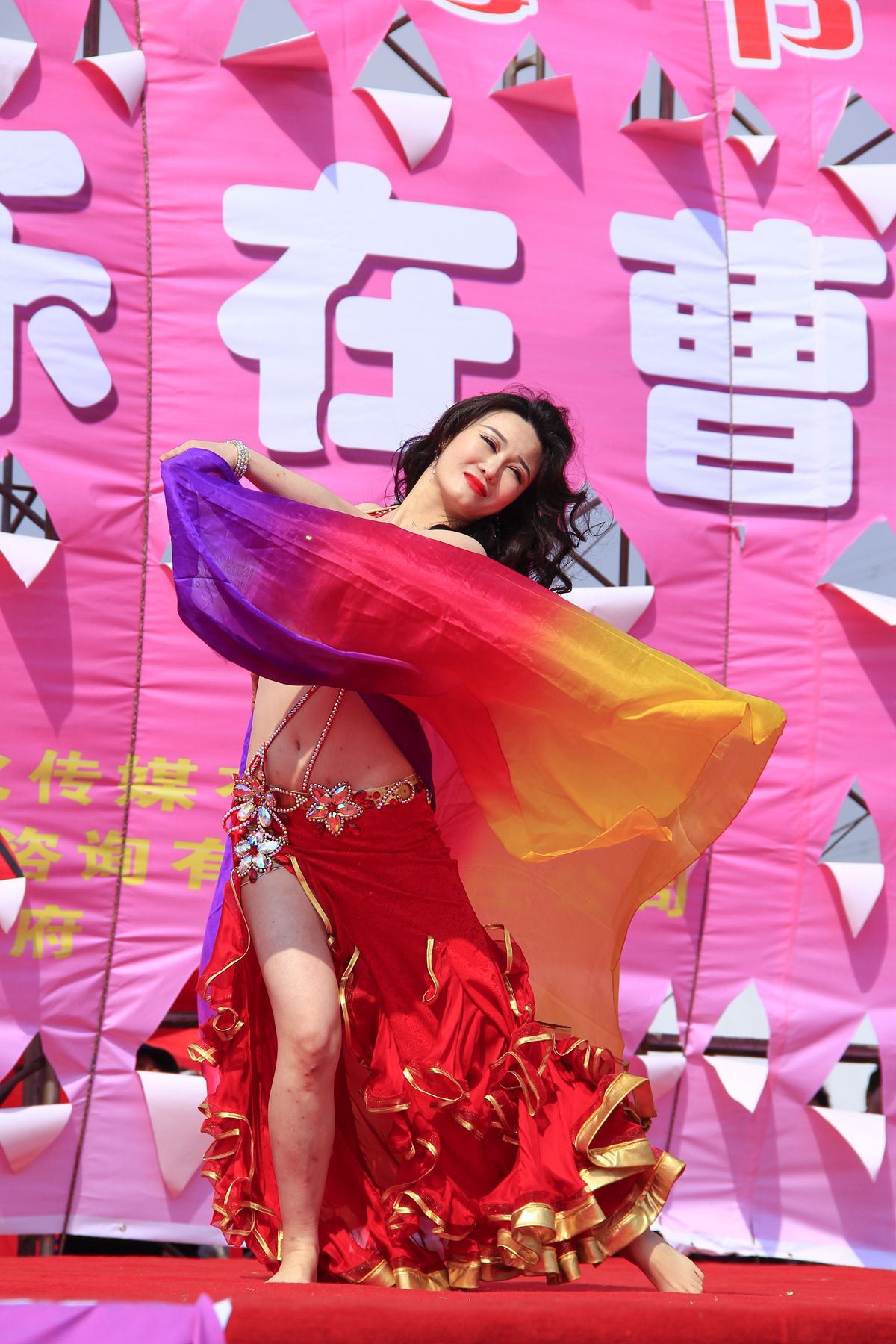 第十界中國淮南桃花,草莓節(jié)。大型活動在曹俺鎮(zhèn)隆重開幕